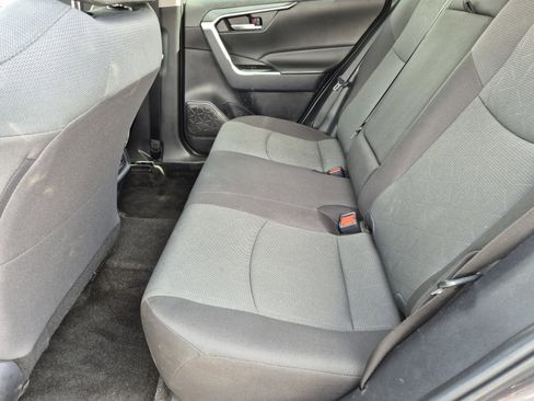 Used 2025 Toyota RAV4 XLE image 17