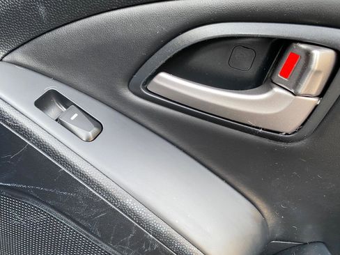 Used 2012 Hyundai Tucson Limited image 41