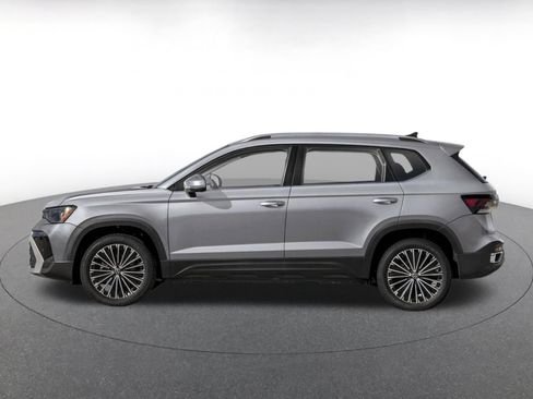 Used 2026 Volkswagen Taos SE AWD/4WD image 3