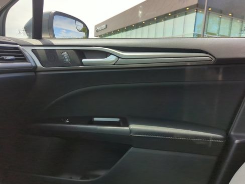 Used 2017 Ford Fusion SE w/ Fusion SE Technology Package FWD image 33