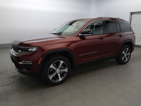 Used 2023 Jeep Grand Cherokee 4WD 4xe image 2