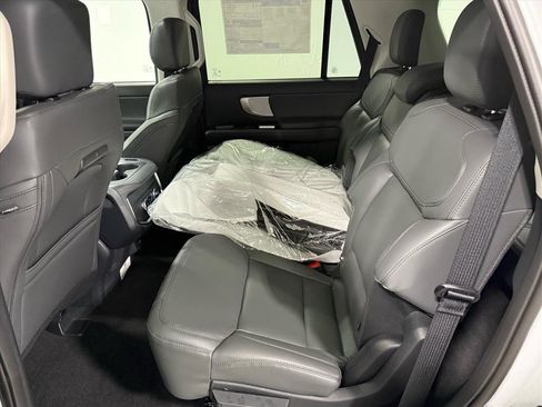 New 2026 Ford Expedition Active image 14