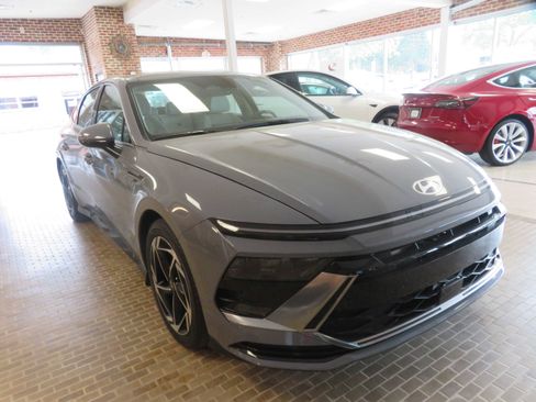 Used 2024 Hyundai Sonata SEL w/ Convenience Package image 3
