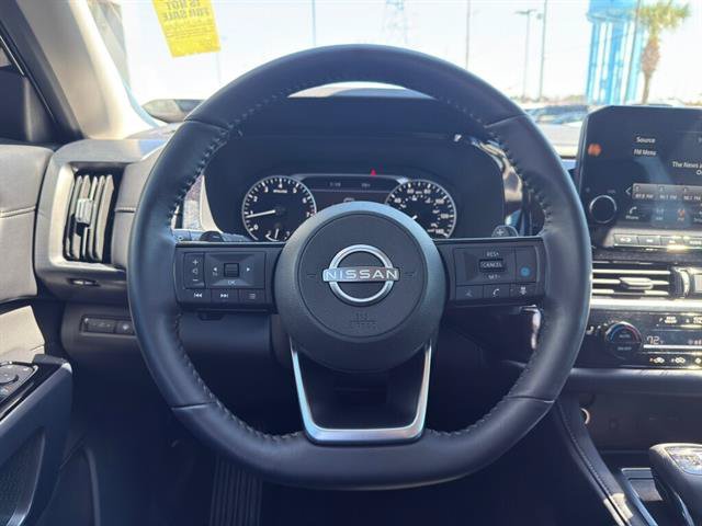 Used 2024 Nissan Pathfinder SL w/ Black Appearance Package FWD image 16
