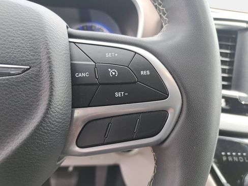 Certified 2023 Chrysler Voyager LX FWD image 21