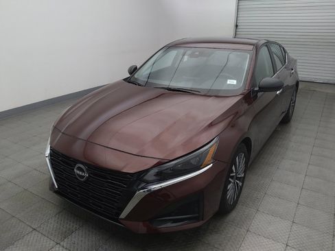 Used 2025 Nissan Altima 2.5 SV FWD image 15