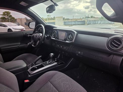Used 2017 Toyota Tacoma TRD Sport w/ Tow Package RWD image 18