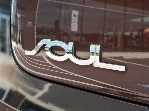 Used 2017 Kia Soul + FWD image 30