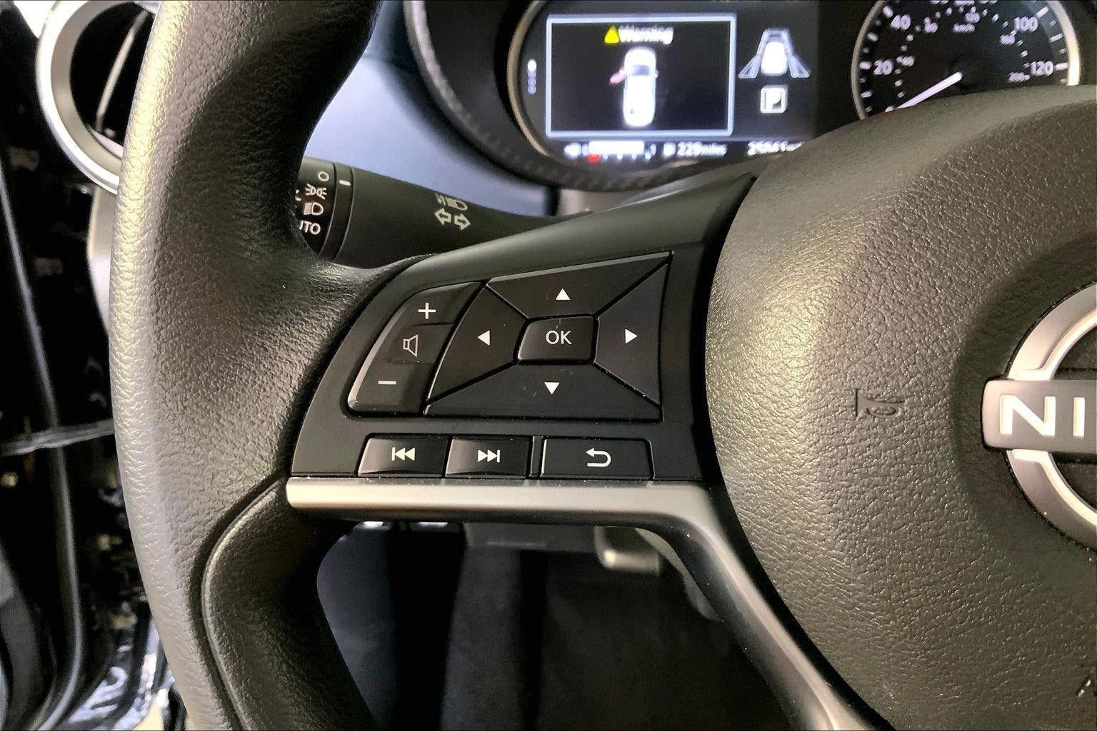 Used 2025 Nissan Versa SV FWD image 10