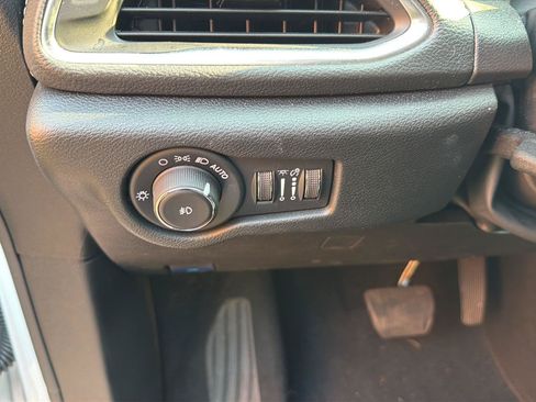 Used 2026 Chrysler Pacifica Limited AWD/4WD image 12