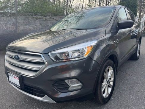 Used 2017 Ford Escape SE FWD image 3