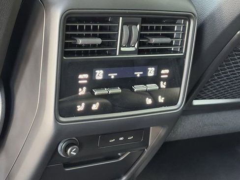 Used 2025 Porsche Cayenne image 14