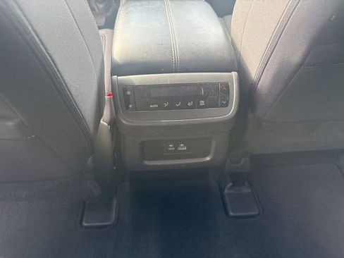Used 2025 Nissan Pathfinder SV FWD image 31