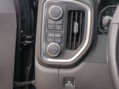 Certified 2022 GMC Sierra 1500 SLT w/ Driver Alert Package I AWD/4WD image 18