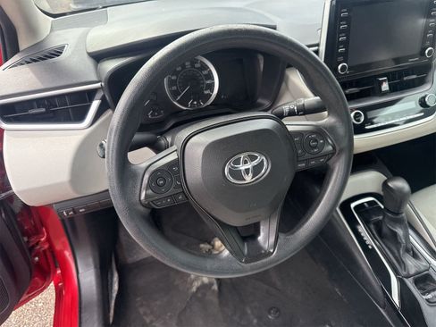 Used 2021 Toyota Corolla LE FWD image 11