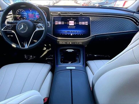 Used 2025 Mercedes-Benz E 350 4MATIC Sedan image 12