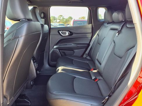 New 2026 Jeep Compass Altitude image 9