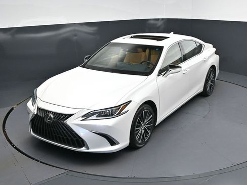 Certified 2023 Lexus ES 300h w/ Premium Package image 30