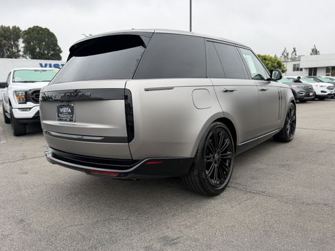 Used 2025 Land Rover Range Rover SE AWD/4WD image 7