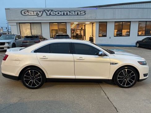 Used 2017 Ford Taurus Limited image 10