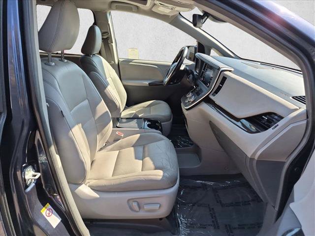 Used 2019 Toyota Sienna XLE w/ XLE Navigation Package FWD image 22