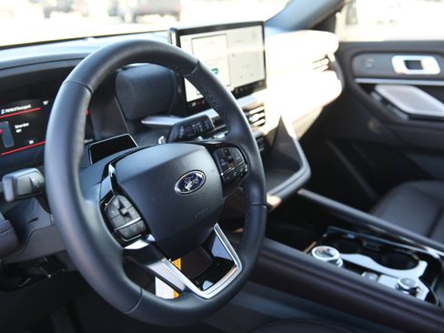 New 2026 Ford Explorer Platinum RWD image 20
