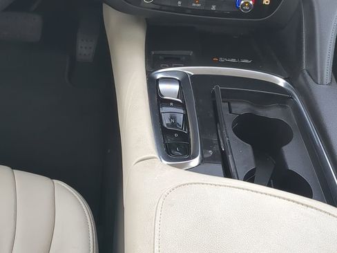 Used 2022 Buick Enclave Essence image 19