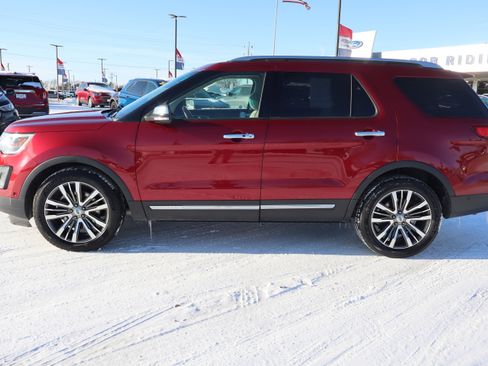 Used 2017 Ford Explorer Platinum image 8