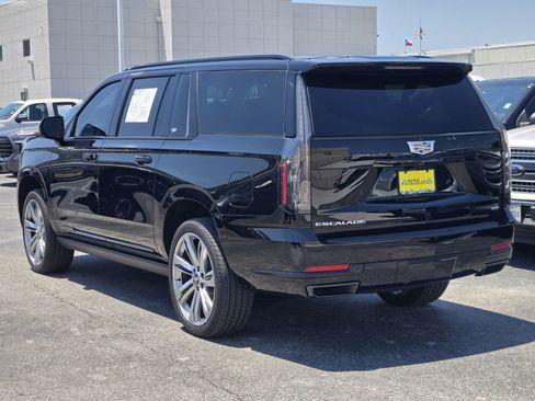 Used 2026 Cadillac Escalade ESV Sport w/ Touring Package AWD/4WD image 6