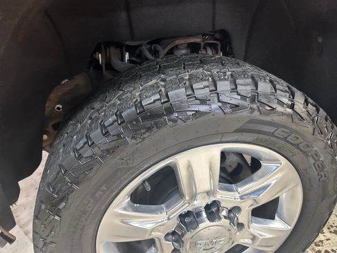 Used 2019 GMC Sierra 2500 SLT w/ Duramax Plus Package AWD/4WD image 12