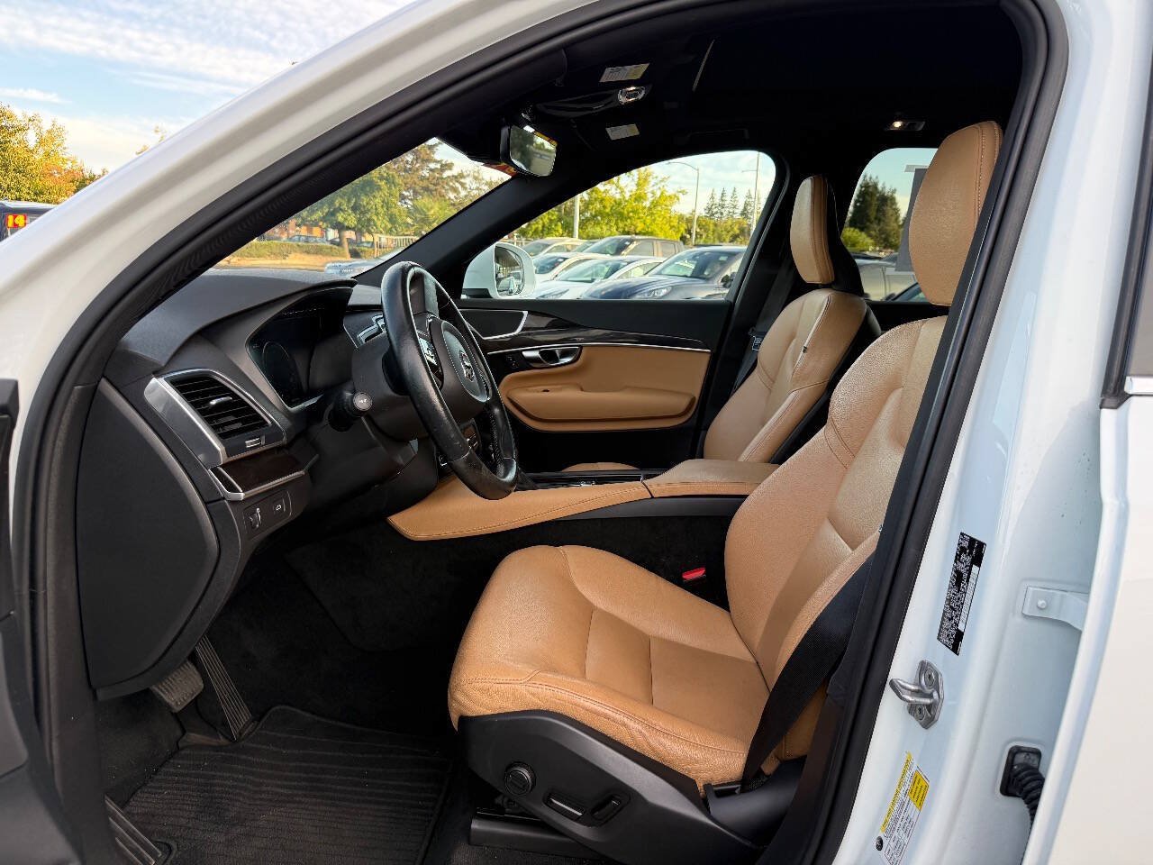 Used 2019 Volvo XC90 T6 Momentum w/ Advanced Package AWD/4WD image 10
