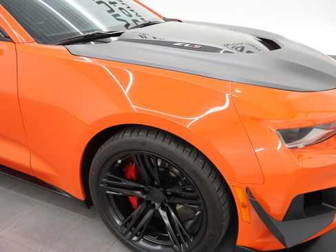 Used 2021 Chevrolet Camaro ZL1 RWD image 23