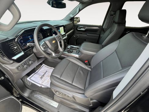 Used 2025 Chevrolet Silverado 1500 LTZ w/ Z71 Off-Road Package AWD/4WD image 18