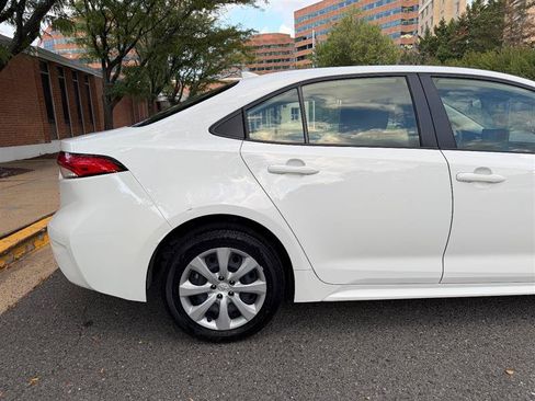 Used 2025 Toyota Corolla LE FWD image 8