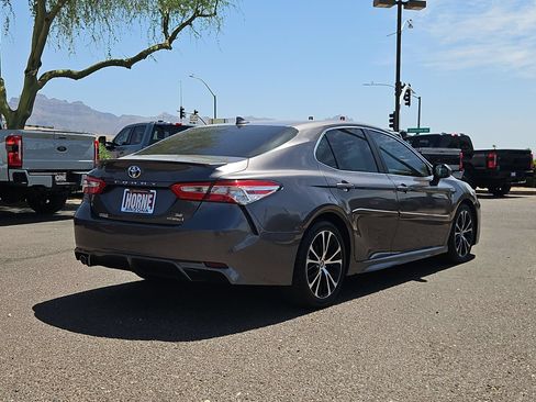 Used 2020 Toyota Camry SE FWD image 5