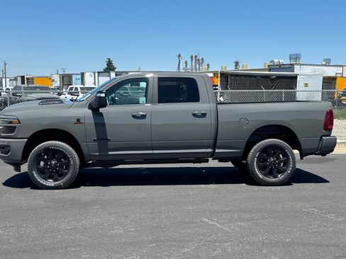 New 2026 RAM 2500 Laramie AWD/4WD image 6