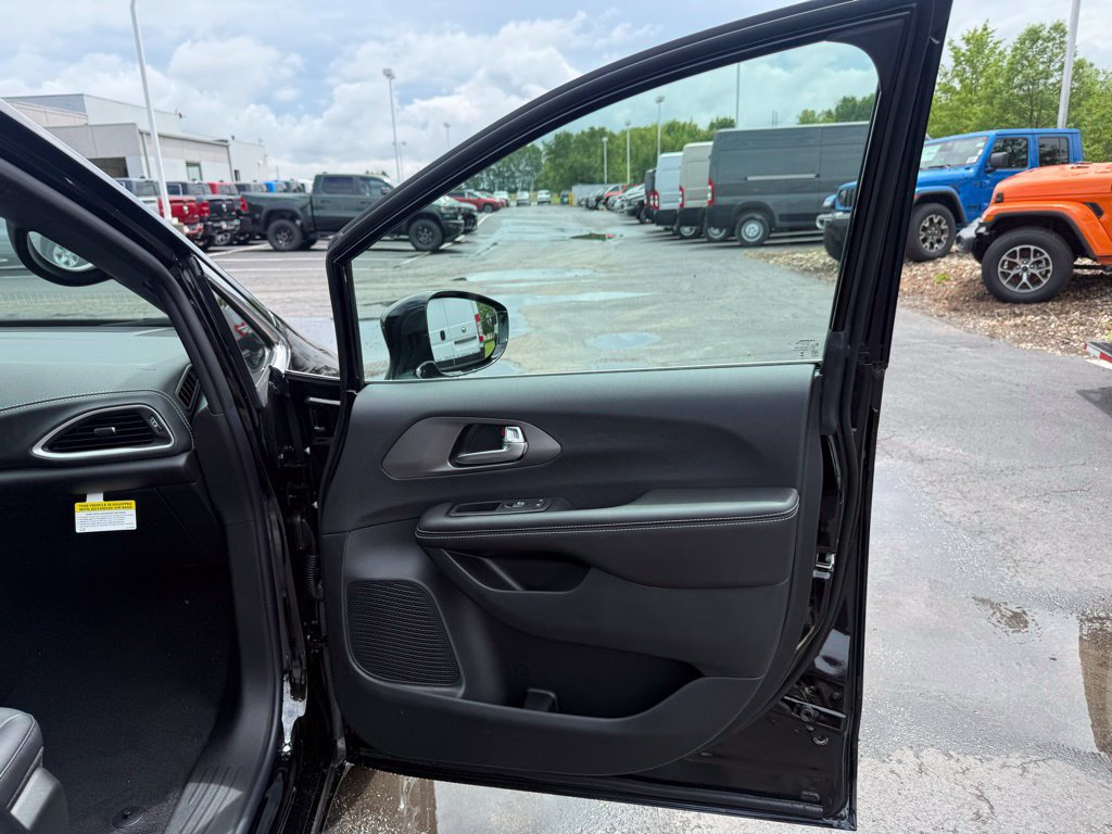New 2027 Chrysler Pacifica Select w/ Family Tech Group FWD image 52