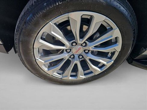 Used 2024 GMC Yukon XL Denali w/ Advanced Technology Package image 10