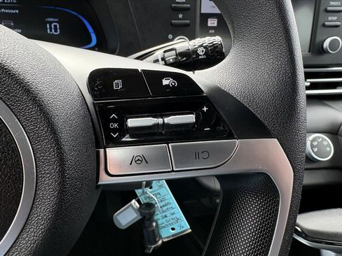 Certified 2025 Hyundai Elantra SE image 21