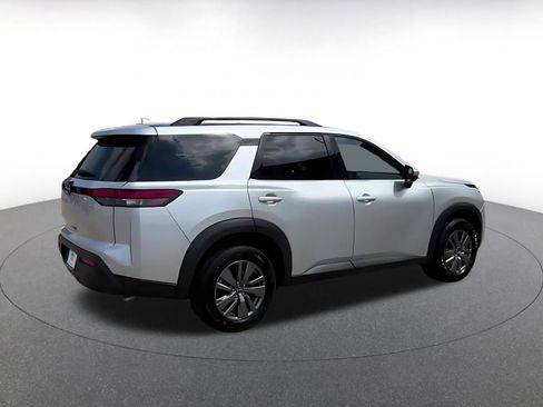Used 2025 Nissan Pathfinder SV FWD image 14