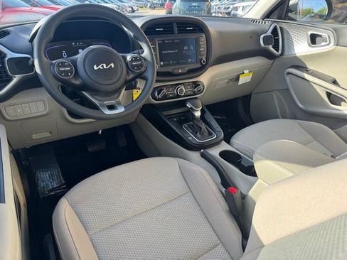 Certified 2025 Kia Soul LX w/ LX Technology Package FWD image 11