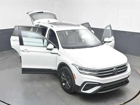 Used 2022 Volkswagen Tiguan SE AWD/4WD image 50