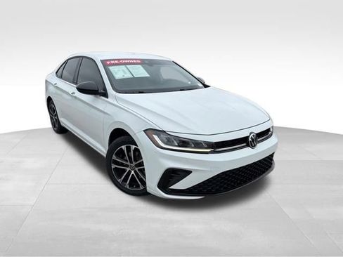 Used 2025 Volkswagen Jetta Sport FWD image 2