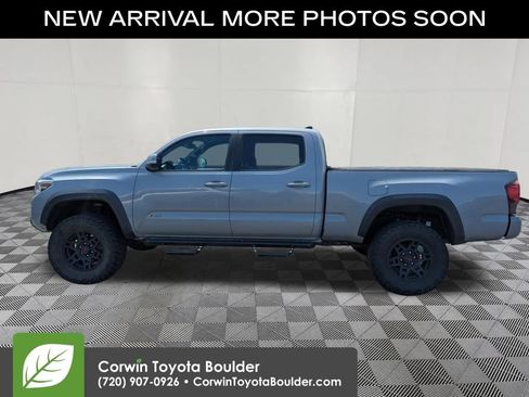 Used 2018 Toyota Tacoma TRD Off-Road w/ Technology Package AWD/4WD image 4