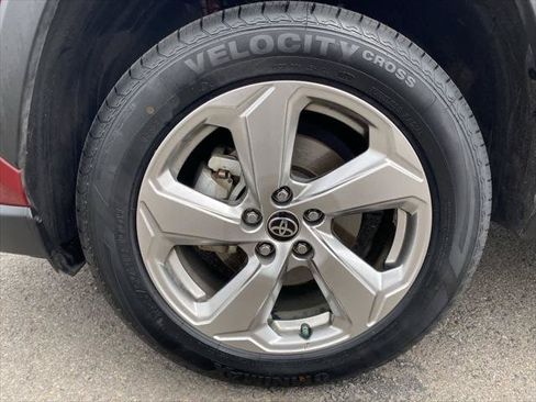 Certified 2021 Toyota RAV4 XLE Premium AWD/4WD image 10