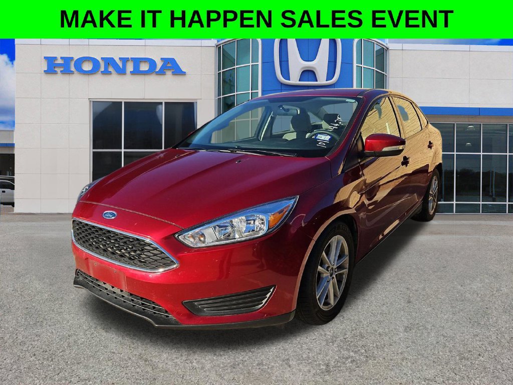 Used 2015 Ford Focus SE FWD image 2