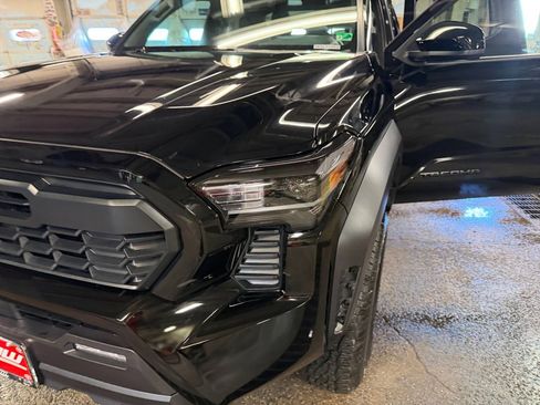 Used 2025 Toyota Tacoma TRD Off-Road image 30