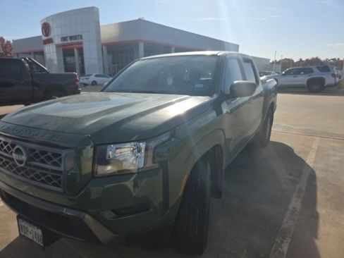 Used 2024 Nissan Frontier SV w/ Tow Package image 3