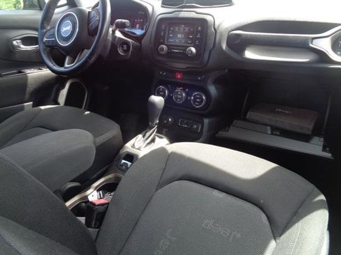 Used 2017 Jeep Renegade Latitude w/ Popular Equipment Group AWD/4WD image 19
