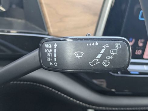 Used 2025 Volkswagen Atlas SE FWD image 29